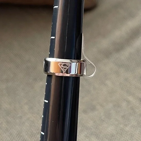 NWT Superman Fashion Ring Jewelry Silver Unisex Size US 6, 7, 11 - Picture 2 of 11